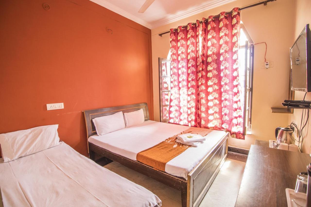 Hotel Bajaj Inn Dehradun Dış mekan fotoğraf