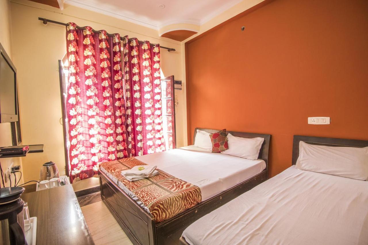 Hotel Bajaj Inn Dehradun Dış mekan fotoğraf